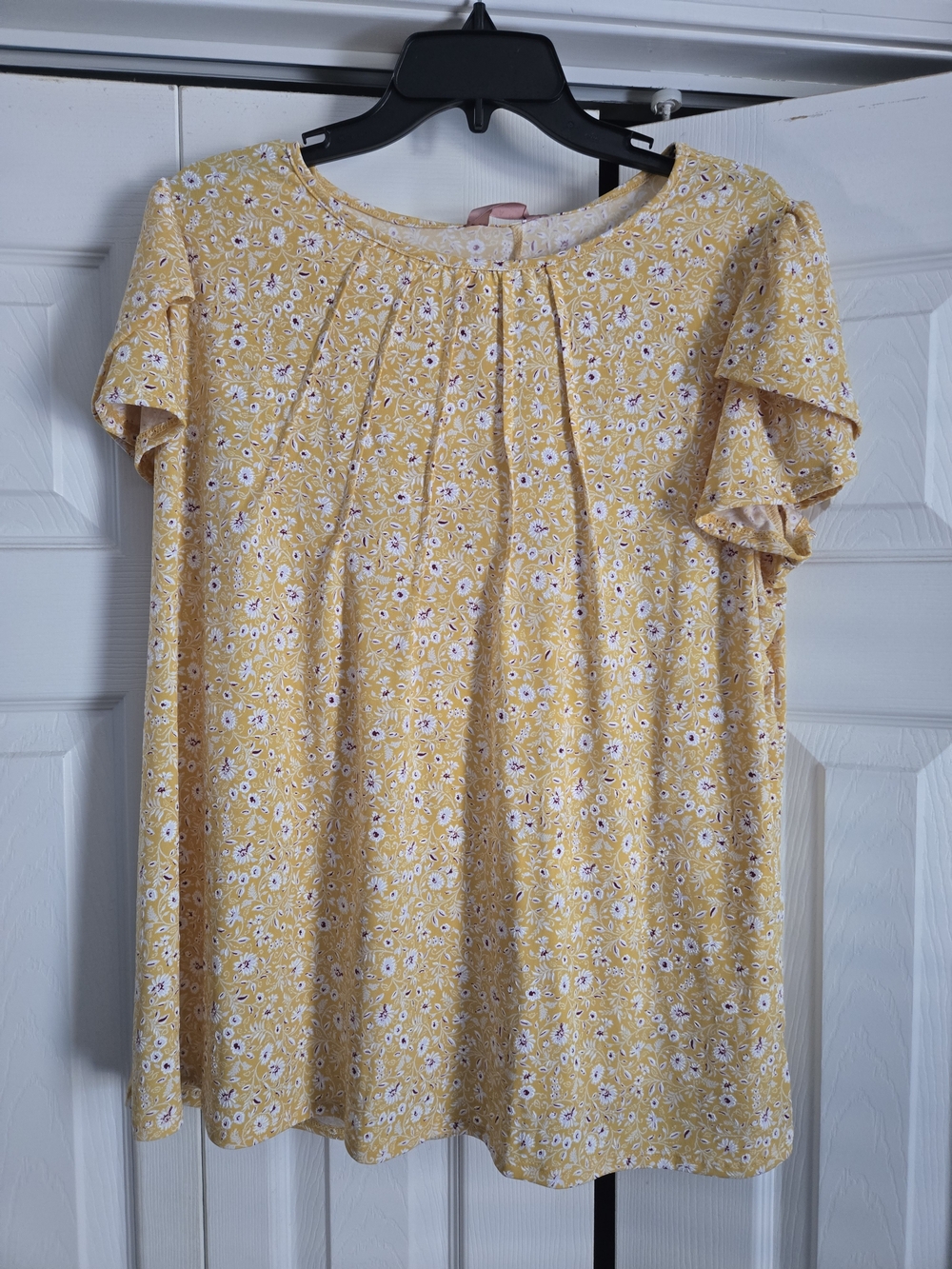 NWT Amana Floral Short Sleeve Pleated Blouse